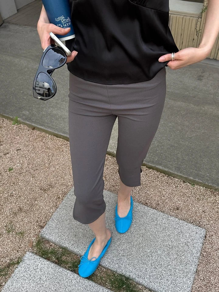 Elastic Waist Slim Capri Pants