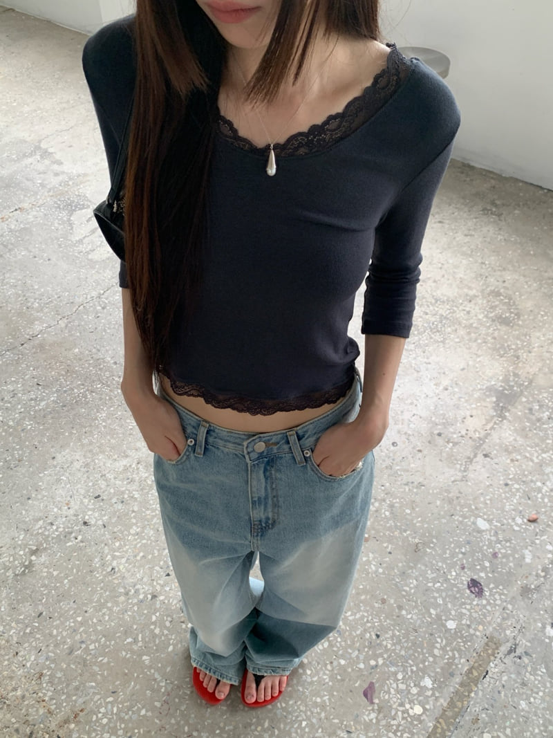 Clara Tee