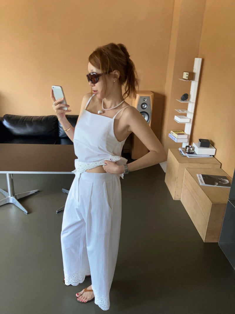 Punching Sleeveless Blouse