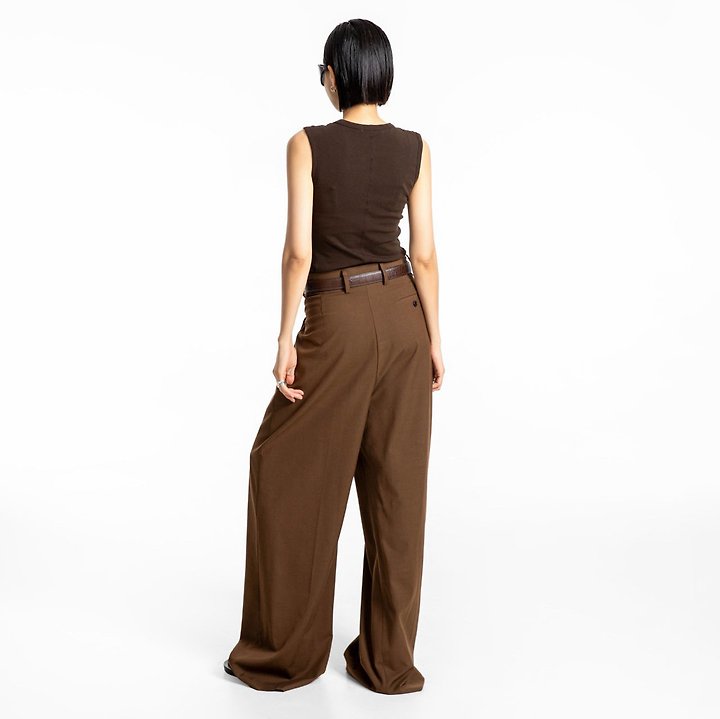Classic Slim Sleeveless Top