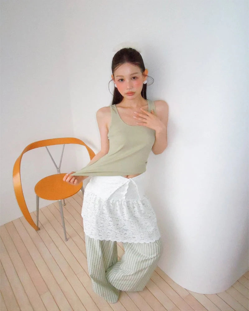 Return Contrast Trim Sleeveless Top