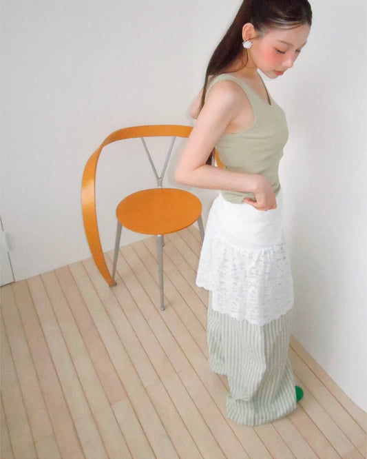 Return Contrast Trim Sleeveless Top