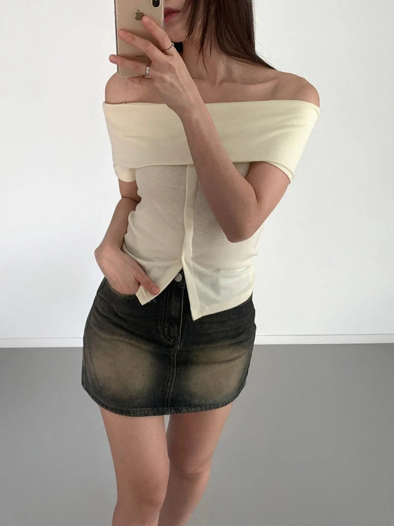 Banana Off-Shoulder Tee